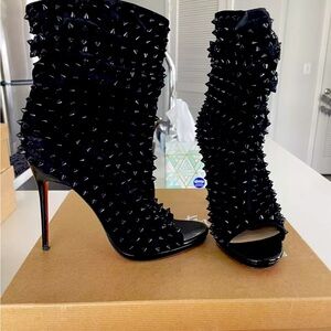 Christian Louboutin Guerilla Black/Black Studded Suede 39